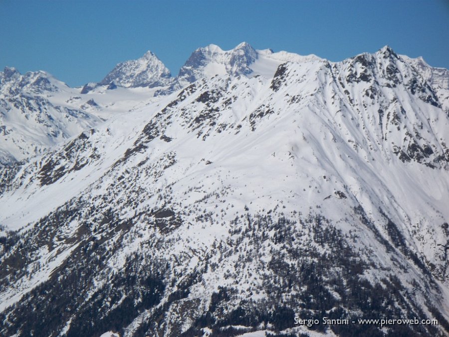 14 Dietro il guppo del Bernina.JPG